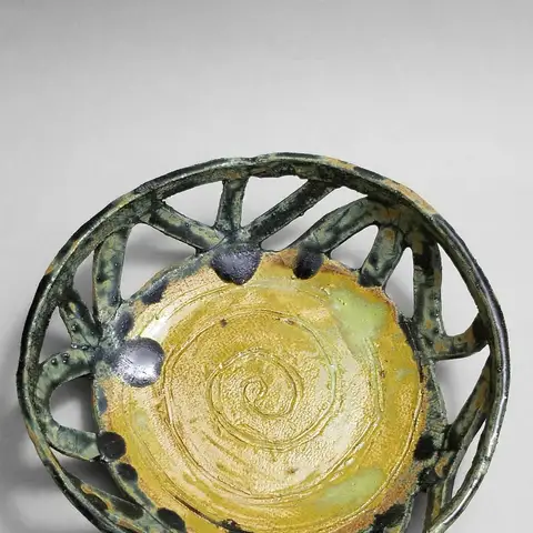 Open-lattice bowl with golden spiral centre